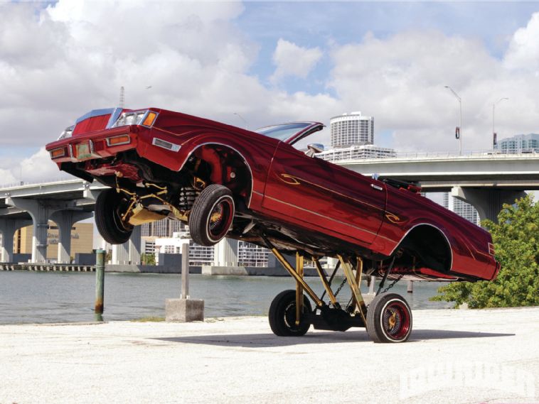 lrmp_1107_01_z+1985_buick_regal+hopping.jpg