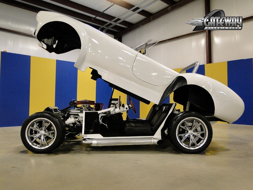 White-AC-Cobra-1966-5833.jpg