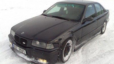 BMW na snehu.JPG