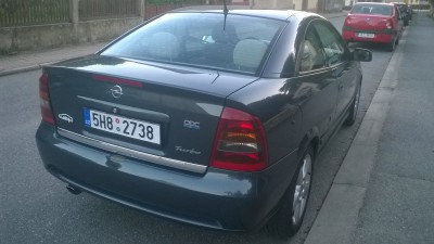 Prcina.. :P Uvažuju, že z kufru sundám všechny loga vč. chrom lišty.. nevím no :)
