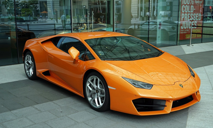 lamborghini-g75d956e5c_1280.jpg