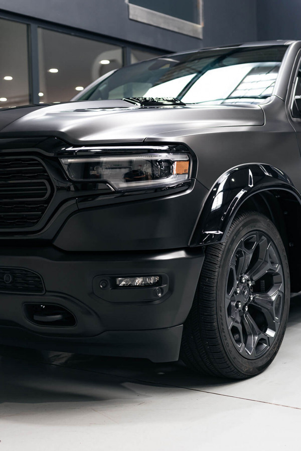 Dodge-RAM-1500-Vollfolierung-in-Oracal-Matte-Satin-Black-MD-exclusive-cardesign-Autofolierung-NRW-4.jpg
