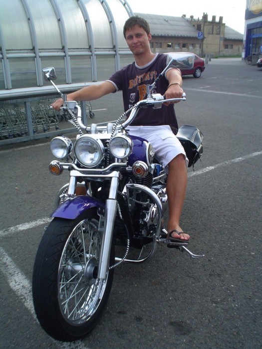 Dan a moto...