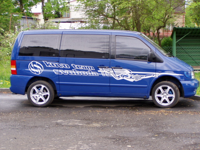 každej nějak začíná 2003