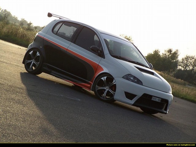 YARIS1.jpg