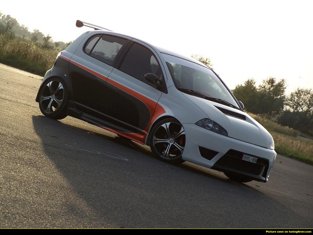YARIS1.jpg