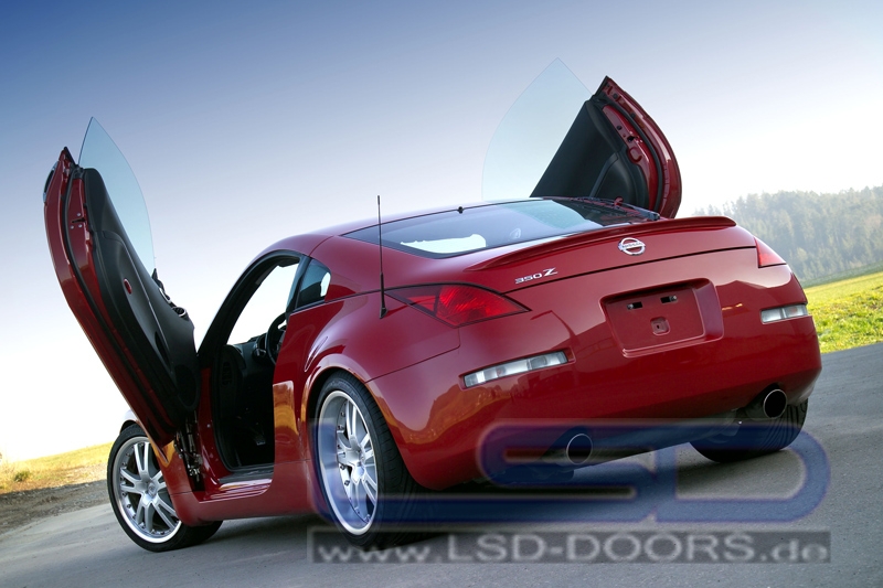 Nissan-Z350-2.jpg
