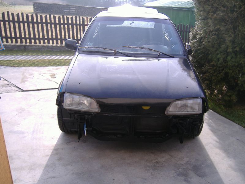 auto zepředu