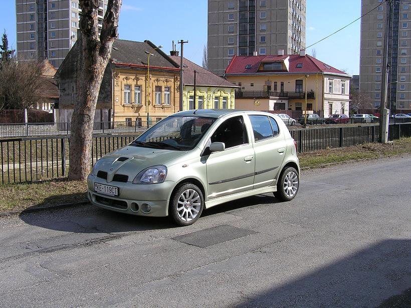 yaris.JPG
