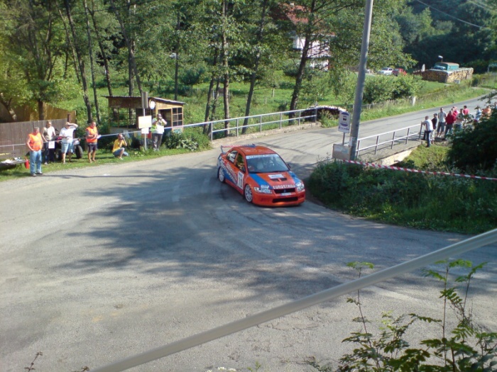 Jedno z Prvních aut na trati
