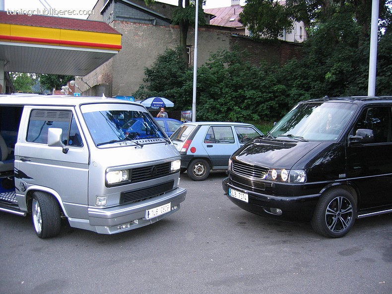 účastníci zájezdu ještě v JBC