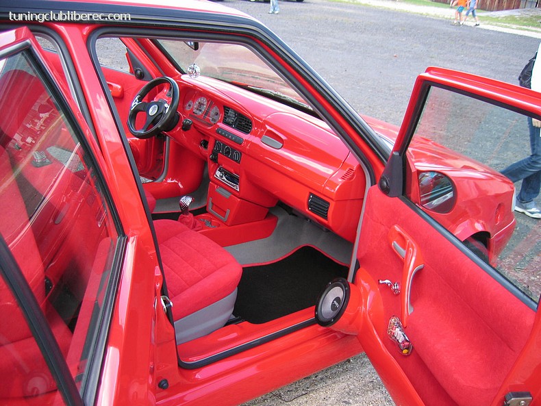 spousta práce....nakonec byla tahle Felda vyhodnocená jako nej auto srazu..