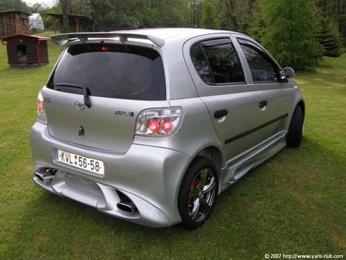 Yaris104_6.jpg