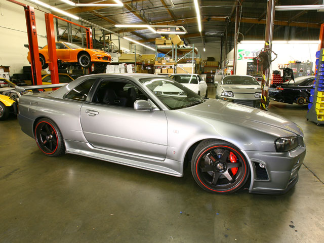 turp_0804_06_z+castrol_syntec_top_shop+nissan_skyline_time_attack.jpg