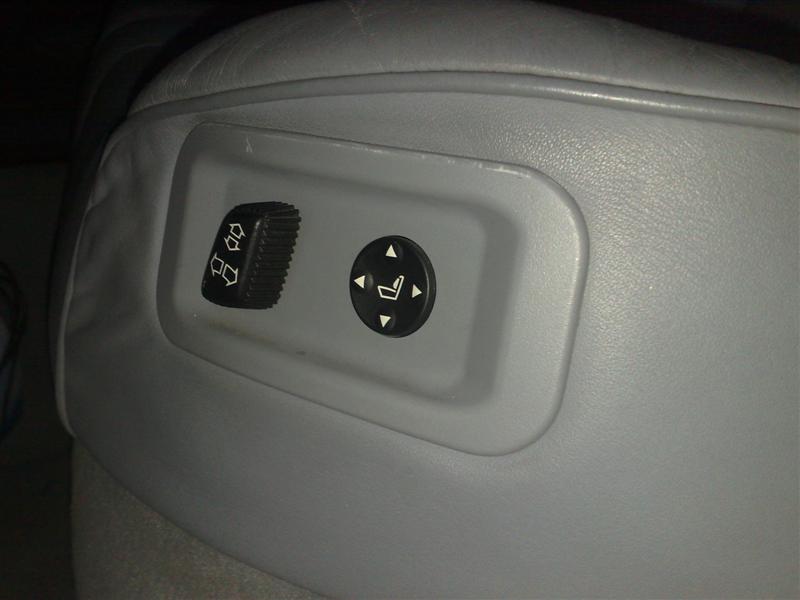 Adjustable rear seats with heating