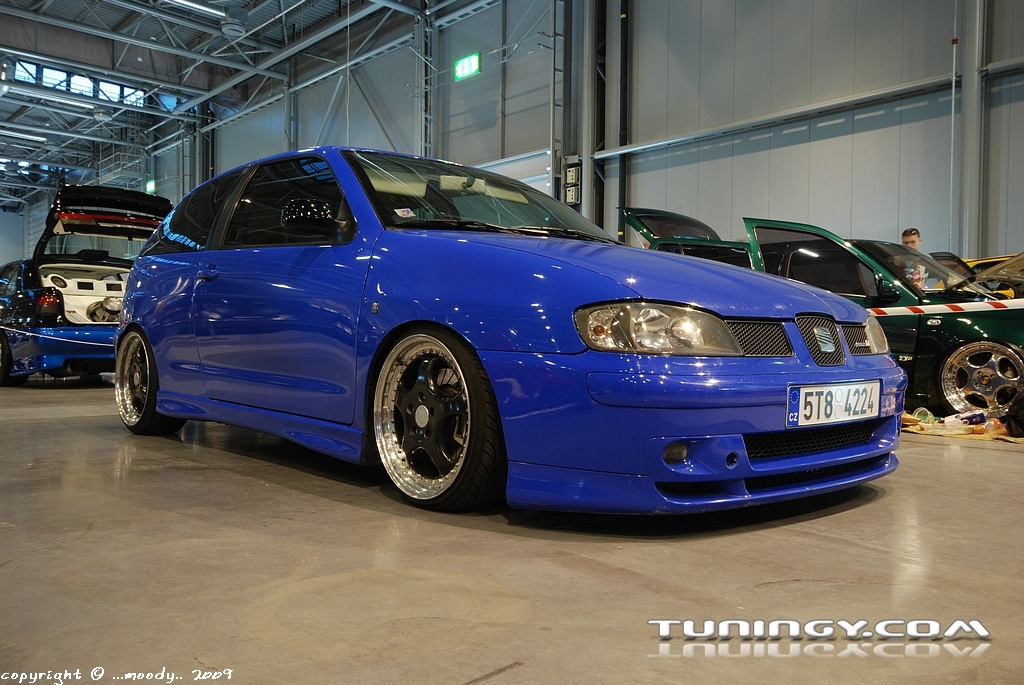 moody-tuning-and-custom-salon-brno-2009-0274.jpg