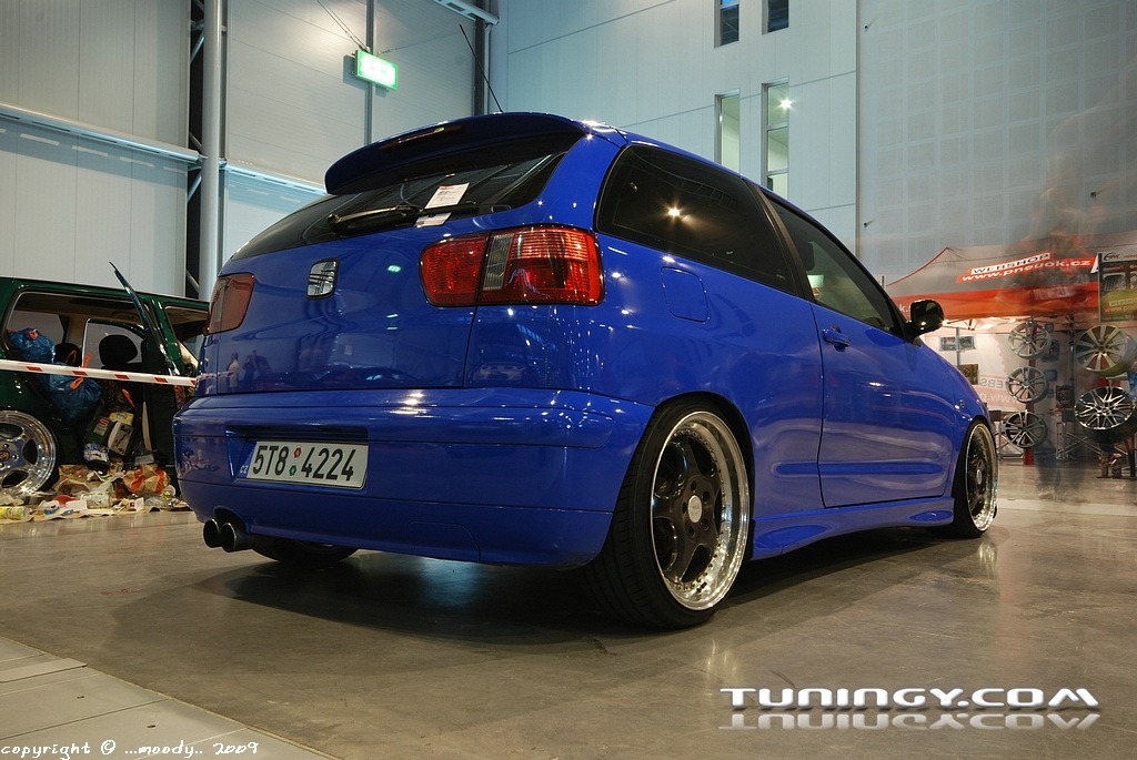 moody-tuning-and-custom-salon-brno-2009-0275.jpg