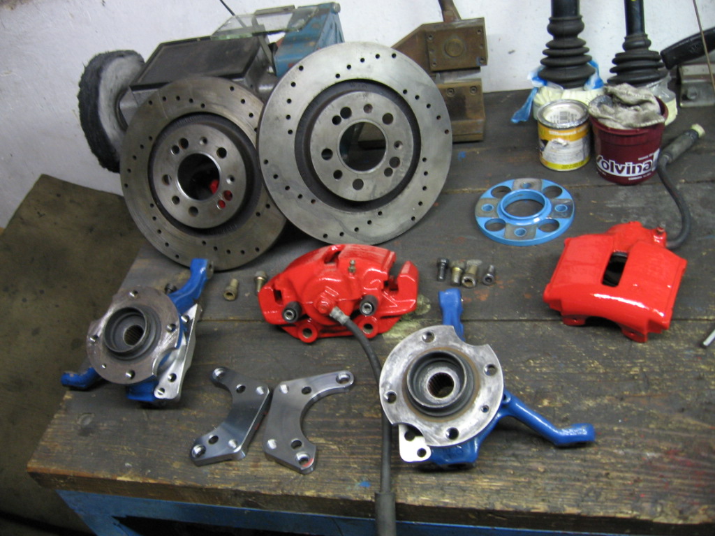 celá sestava upravené kotouče 288mm třmeny opel calibra turbo a vše na VW GII