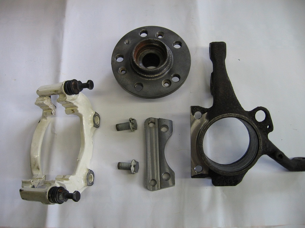 a toto byla zakázka pro jednoho člena jednoho clubu jinak těhlice G60 v ní nábojka VR6(5x100) kotouč VR6 288mm a k tomu i třmen VR6