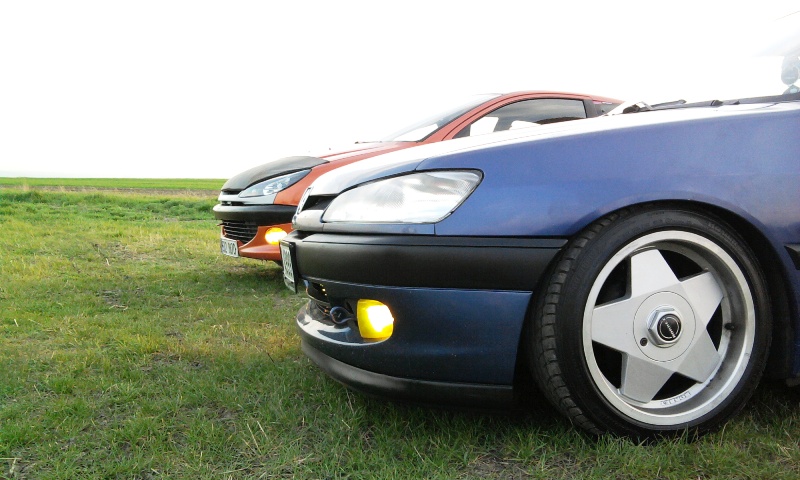 a s kamaradovou 306 co lezi na Zemi(ne na tom prekupnikovi,na asfaltu sem myslel:-D