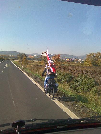 letec na kole.JPG
