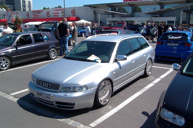 Audi_Avant_A4_1.jpg